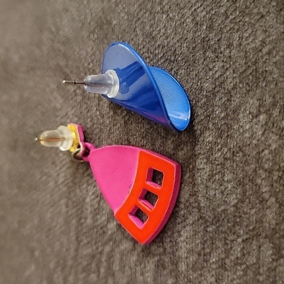 3/$30 VTG 1980s Barbie Kidcore Mismatched Geometric Post Earrings - Picture 3 of 4